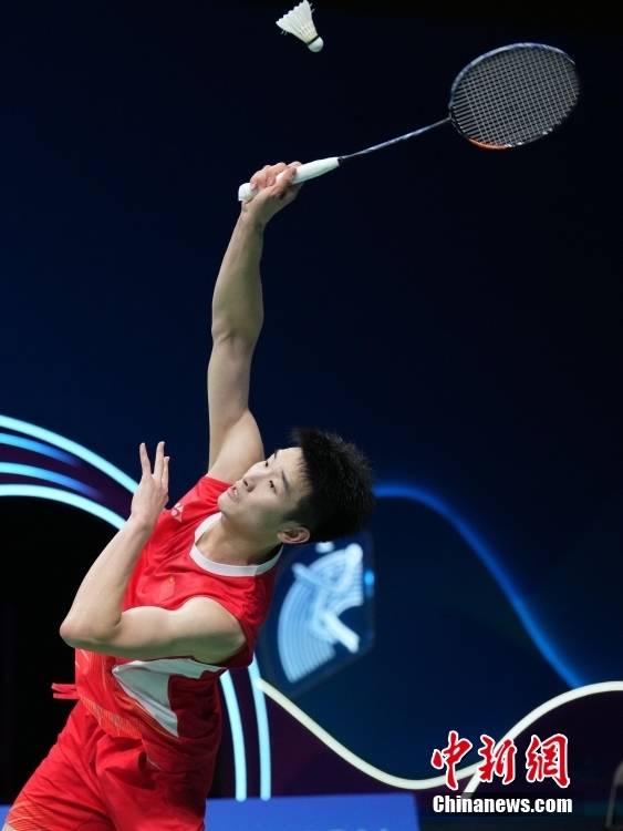 （杭州亚运会）李诗沣获得羽毛球男子单打冠军