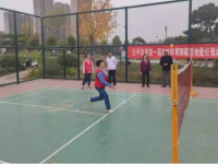 天平街道灯笼山社区开展老年人羽毛球比赛活动