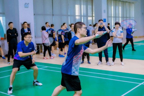 农行临沂分行举办第四届职工羽毛球竞赛