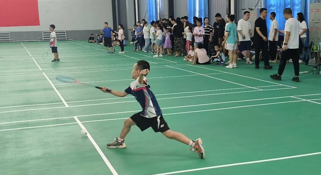 灵丘县第二届青少年羽毛球赛圆满结束