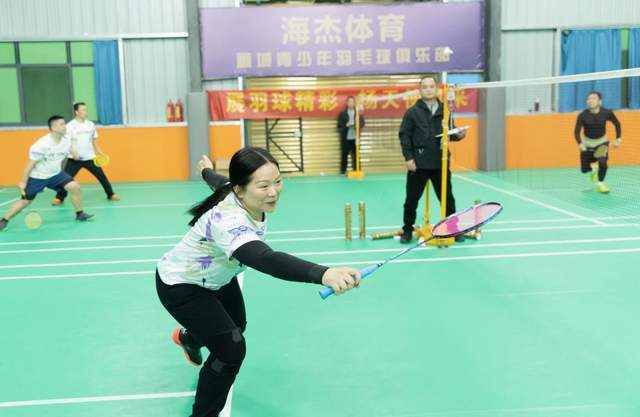南华附一医院成功举办2023年全院职工羽毛球比赛