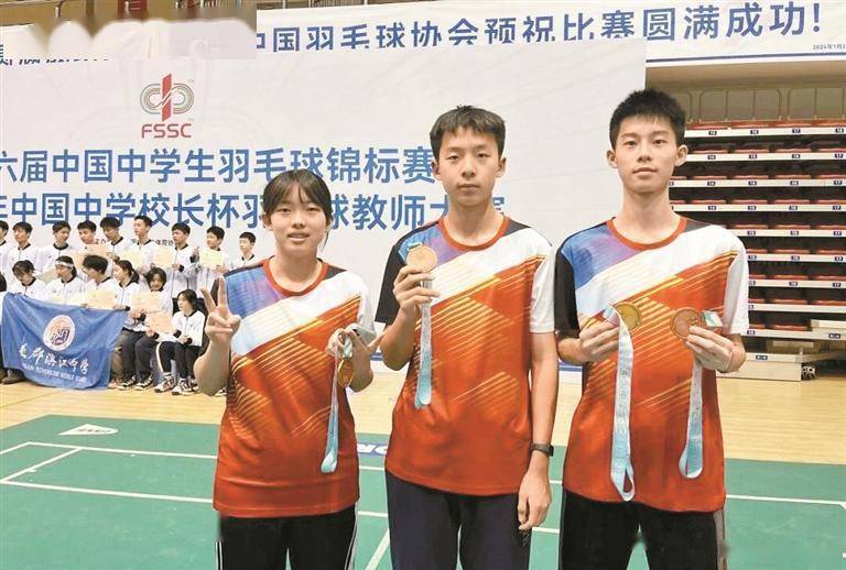 第十六届中国中学生羽毛球锦标赛落幕 罗外初中学校羽毛球队夺混双冠军