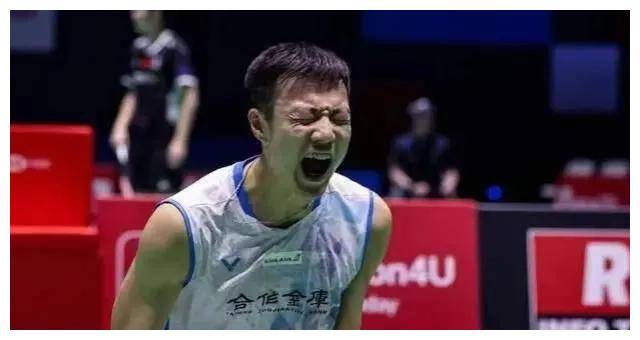 中式羽毛球赛事震撼：中国选手逆袭 惊艳淘汰世界冠军