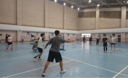 江西财经大学设计与艺术学院“师生杯”羽毛球赛成功举办